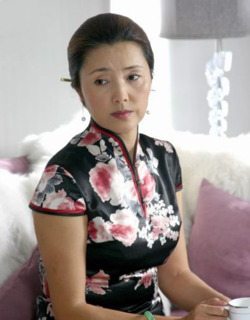 65岁“皇后”姜黎黎近况,与老公结婚40年,恩爱如初让人羡慕